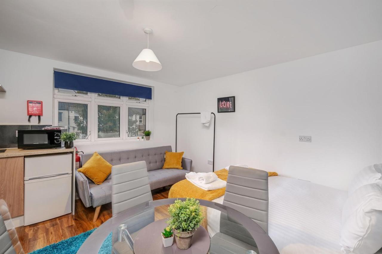 Fernbank Rooms Sudbury Hill, Harrow, Self-Contained Studios With En-Suite Harrow on the Hill Экстерьер фото